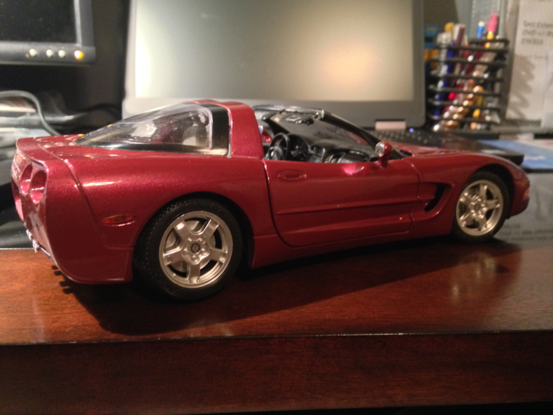 Illustration for article titled 1/18 Bburago C5 Corvette Targa